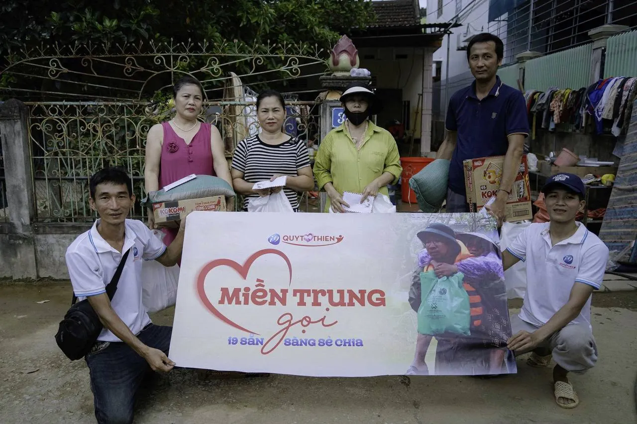 Biểu tượng cam kết về dịch vụ khách hàng và bảo mật của 8kbet Win